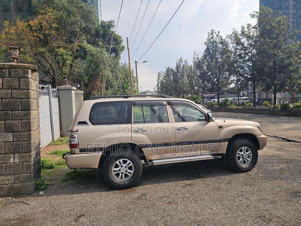 Toyota Land Cruiser 2004 Gold