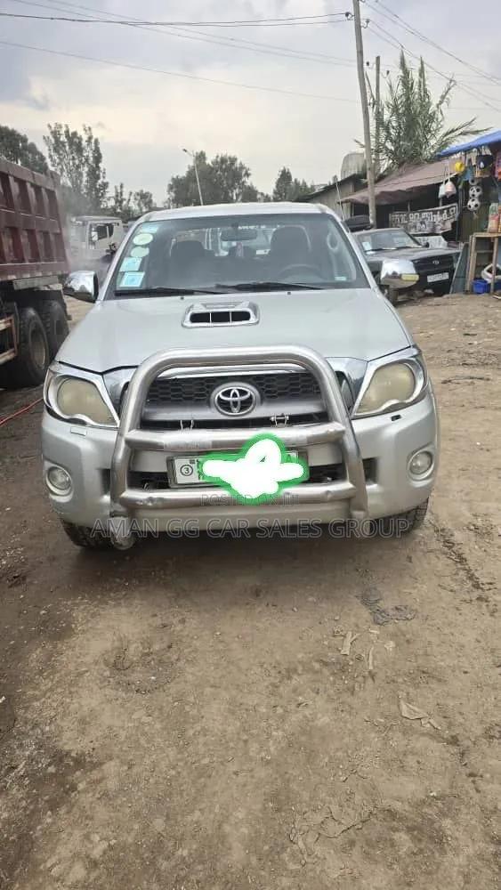 Toyota Hilux 2010 Silver