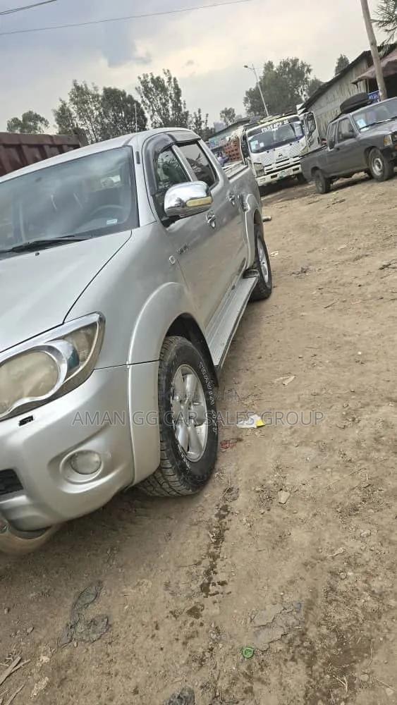 Toyota Hilux 2010 Silver