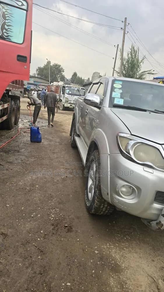 Toyota Hilux 2010 Silver