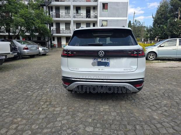 Volkswagen ID.6 2024 White
