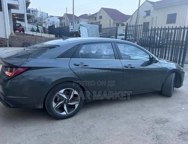 Hyundai Avante 2021 Teal