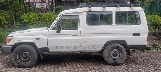 Toyota Land Cruiser 2010 White