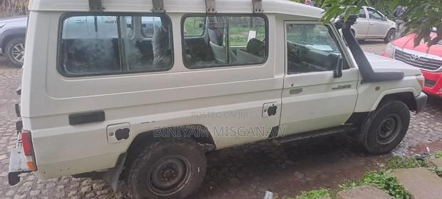 Toyota Land Cruiser 2010 White