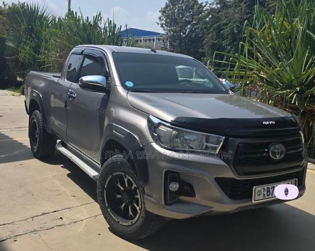 Toyota Hilux 2020 Gray