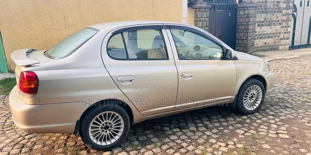 Toyota Platz 2005 Gold
