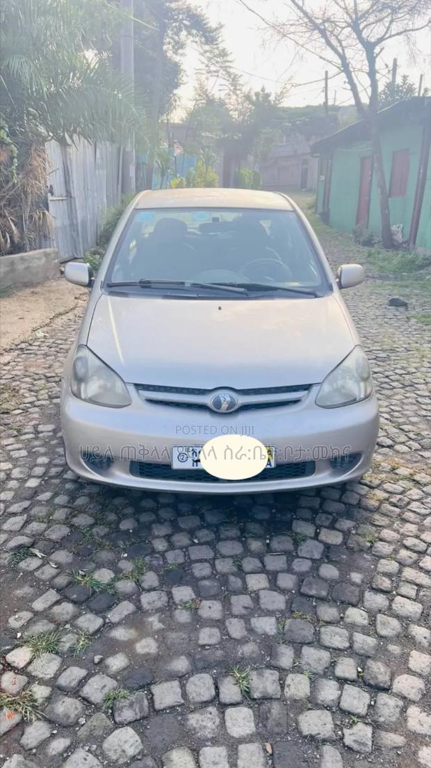 Toyota Platz 2005 Gold