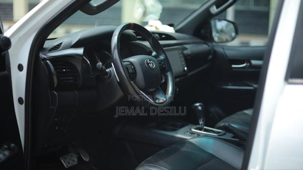 Toyota Hilux 2023 White