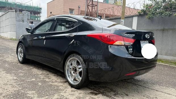 Hyundai Avante 2012 Black