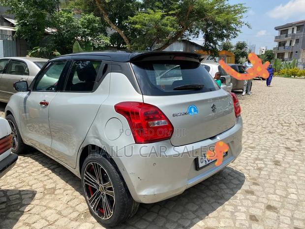 Suzuki Swift 2021 Silver