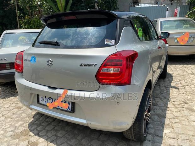 Suzuki Swift 2021 Silver
