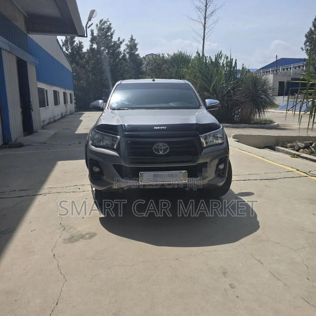 Toyota Hilux 2020 Brown