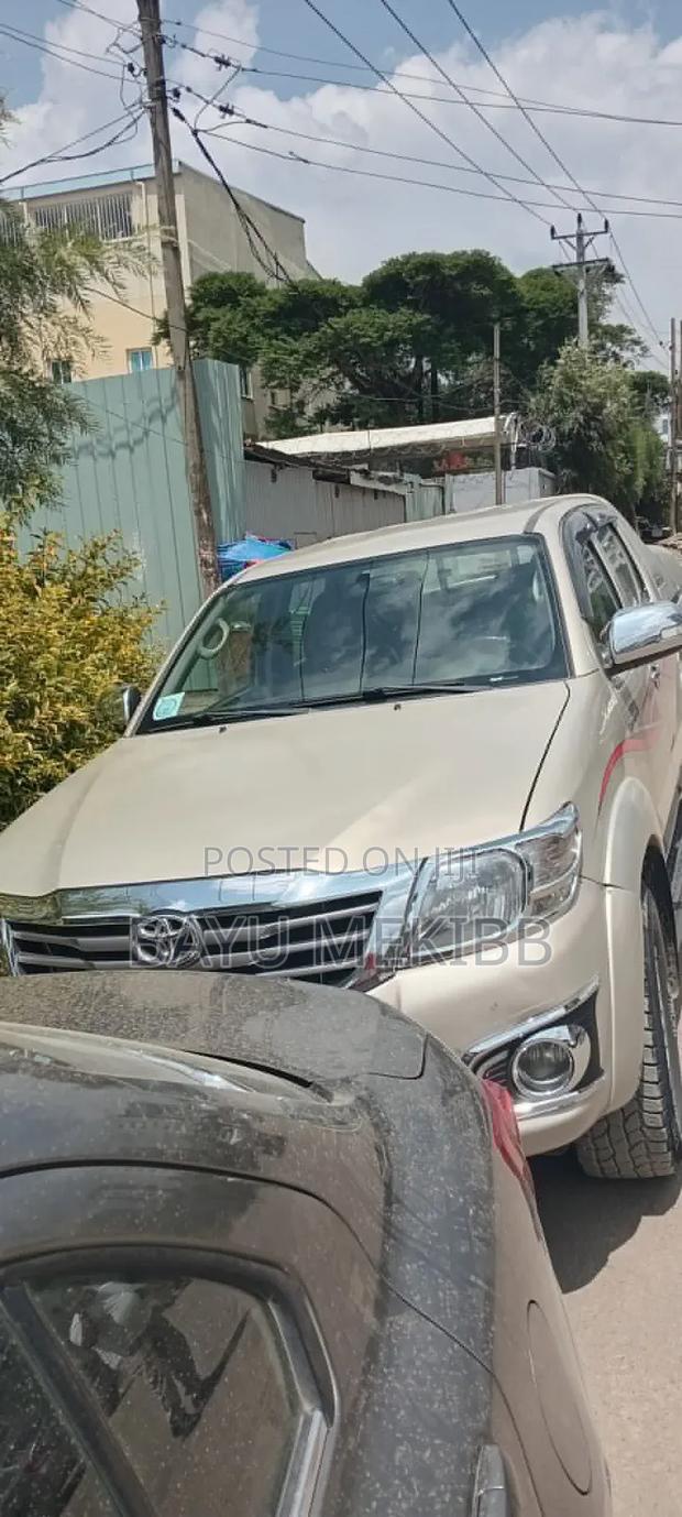 Toyota Hilux 2015 Silver