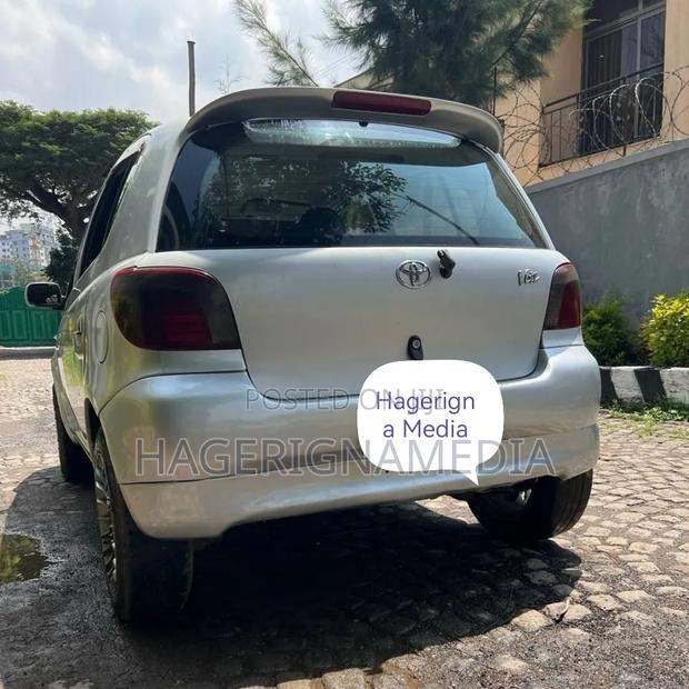 Toyota Vitz 2001 Silver