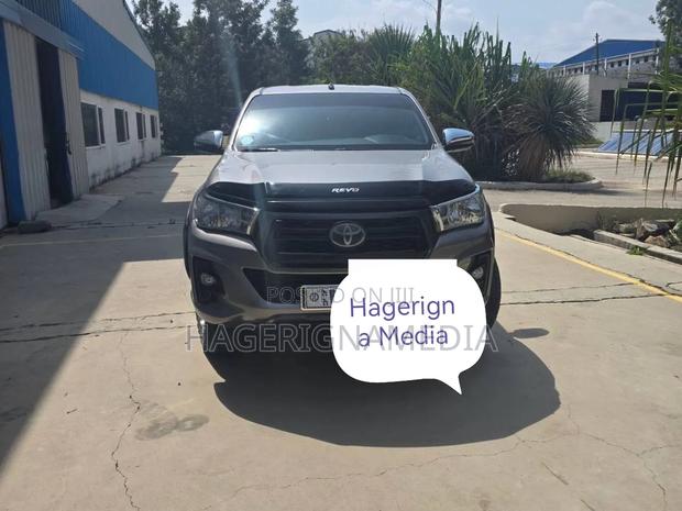 Toyota Hilux 2020 Silver