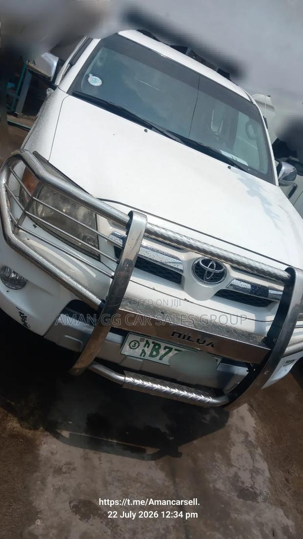 Toyota Hilux 2008 White
