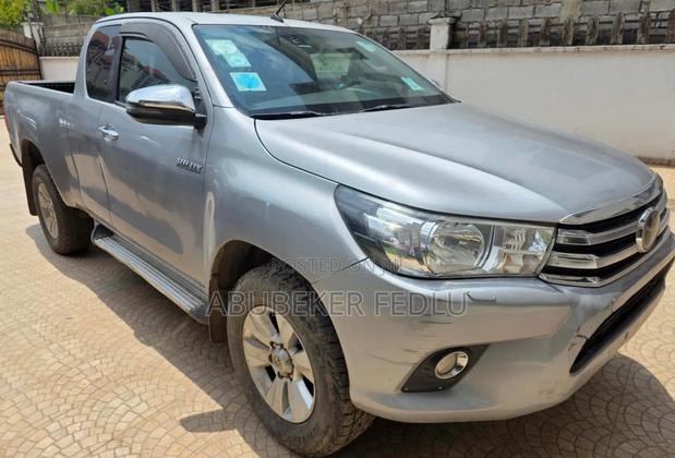 Toyota Hilux 2017 Silver
