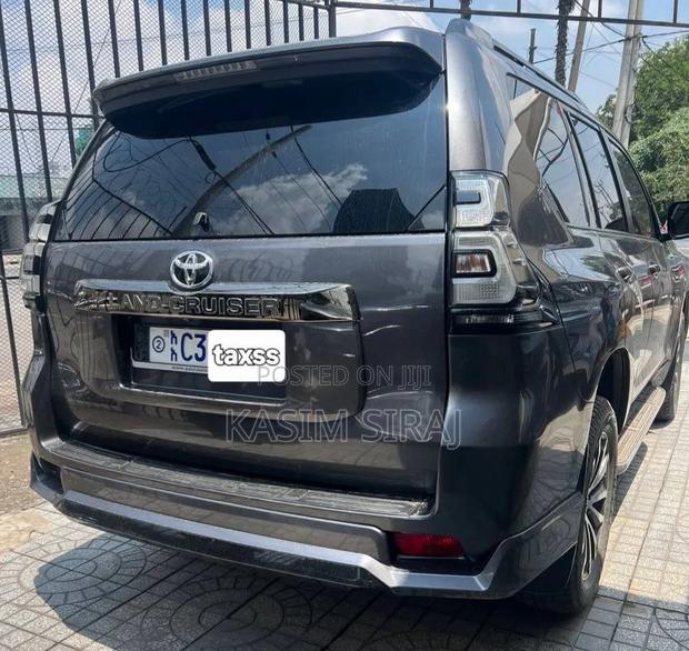 Toyota Land Cruiser Prado 2022 Gray