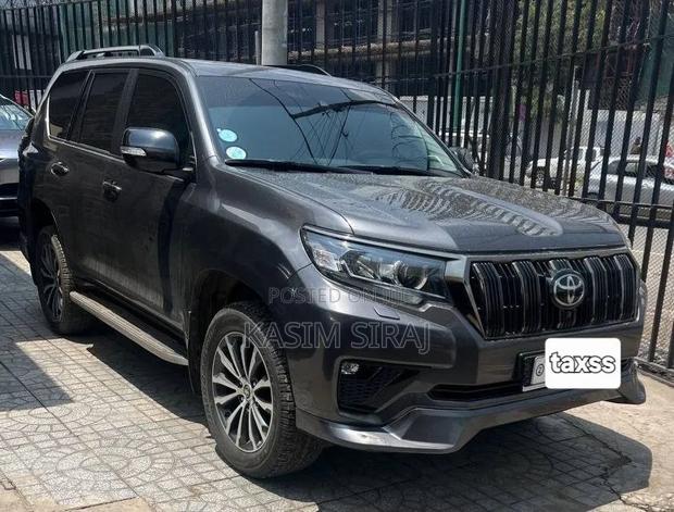 Toyota Land Cruiser Prado 2022 Gray