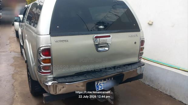Toyota Hilux 2010 Beige