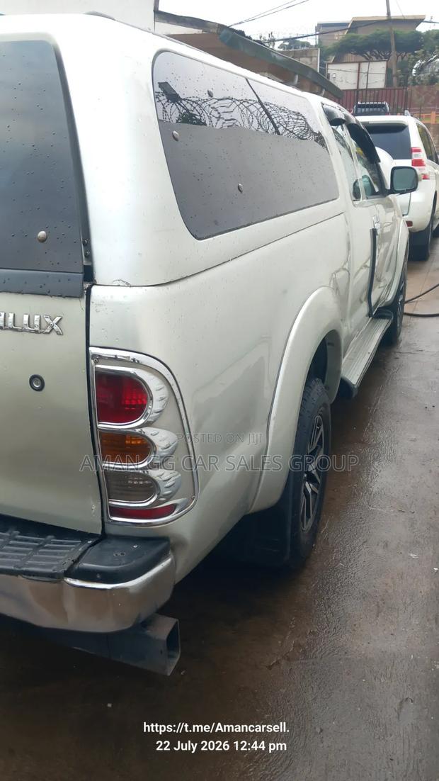 Toyota Hilux 2010 Beige