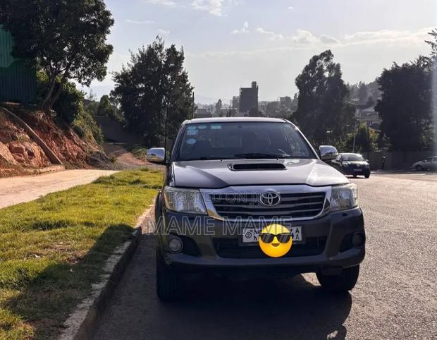 Toyota Hilux 2012 Gray