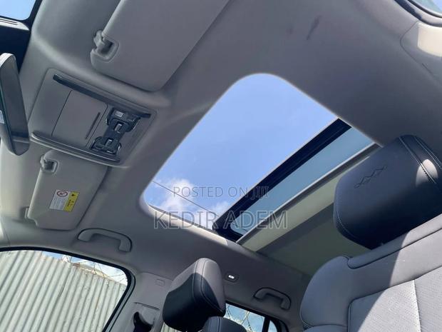 New Land Rover Range Rover P400 SE LWB 7 Seat 2025 Gray