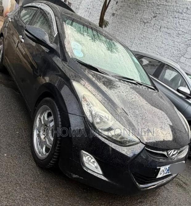 Hyundai Avante 2013 Brown