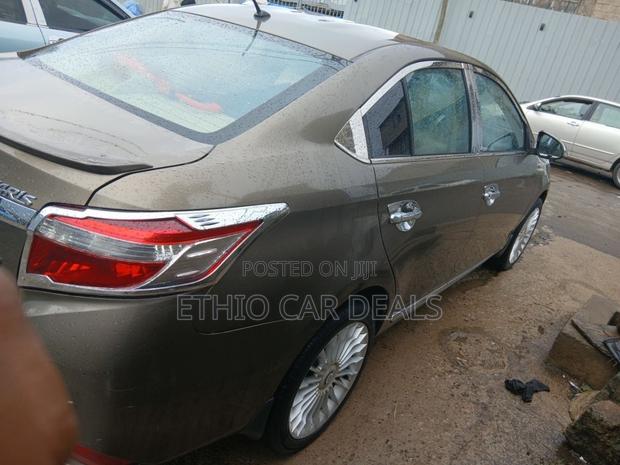 Toyota Yaris 2016 Brown