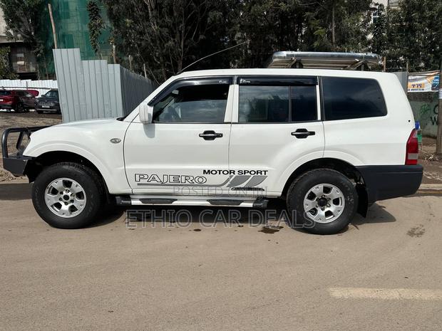 Mitsubishi Pajero 2005 White