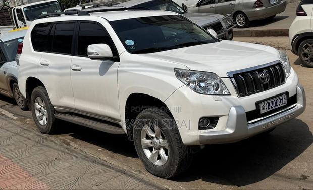 Toyota Land Cruiser Prado 2011 White