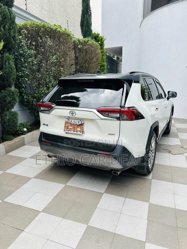 Toyota RAV4 2020 White