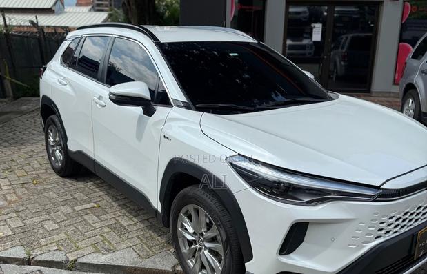 New Toyota Corolla Cross Hybrid 2025
