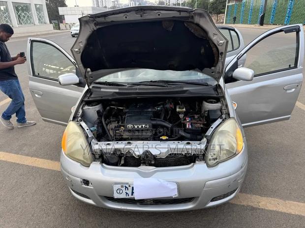 Toyota Yaris 2004 Silver