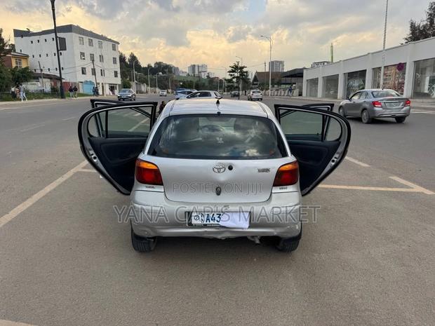Toyota Yaris 2004 Silver