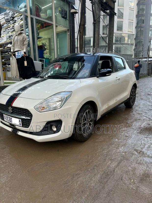 Suzuki Swift 2022 White