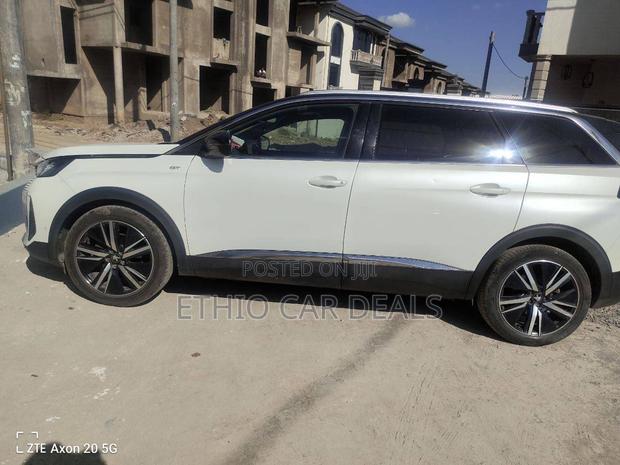 Peugeot 5008 2022 White