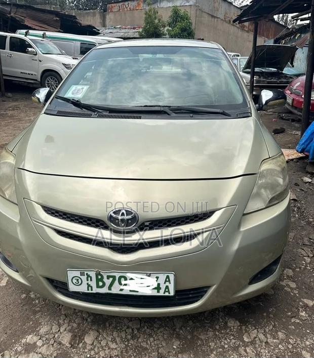Toyota Yaris 2007 Gold