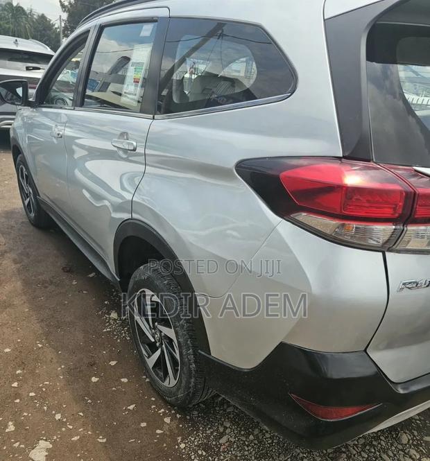 Toyota Rush 2023 Silver
