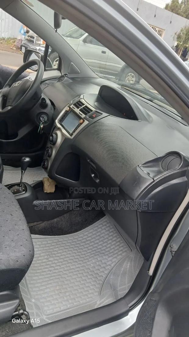 Toyota Yaris 2009 Gray