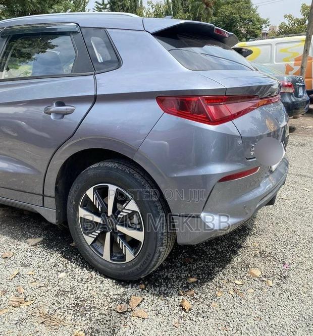 BYD E2 43 kWh 94 hp FWD 2025 Silver