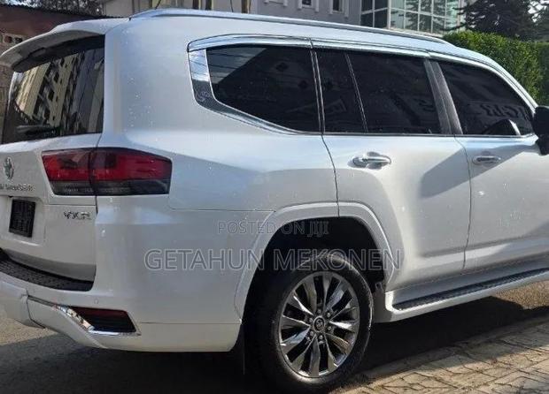 Toyota Land Cruiser 2024 White