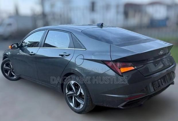 Hyundai Avante 2021 Green