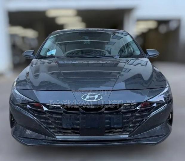 Hyundai Avante 2021 Green