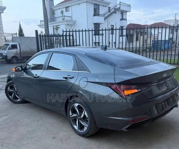 Hyundai Avante 2021 Gray