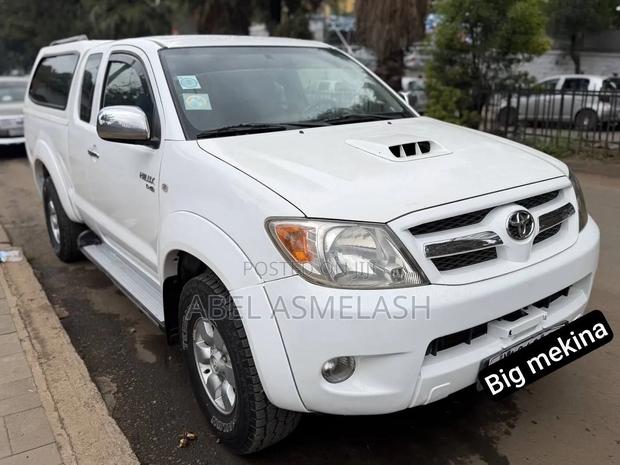 Toyota Hilux 2008 White