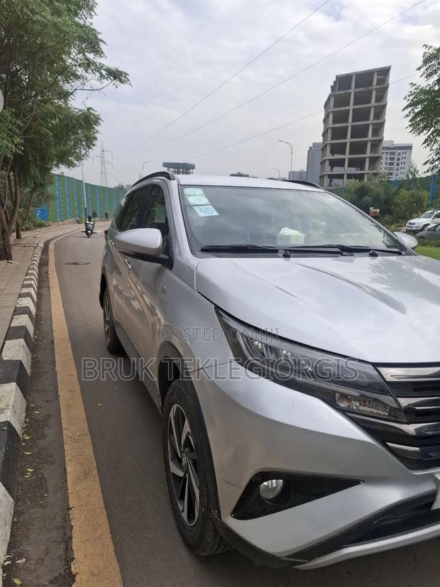 Toyota Rush 2022 Silver