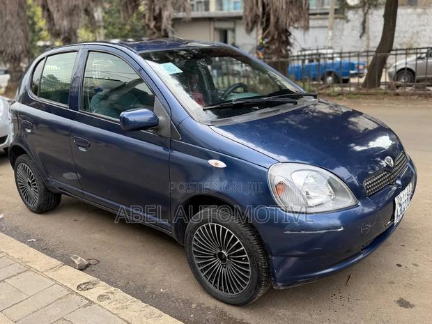 Toyota Vitz 2000 Blue