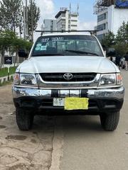Toyota Hilux 2004 White for sale