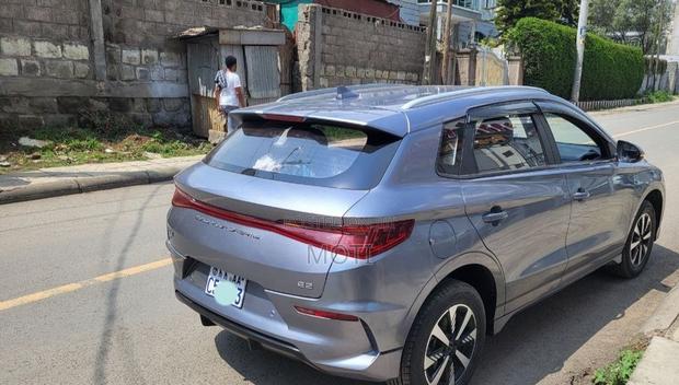 BYD E2 43 kWh 94 hp FWD 2024 Silver